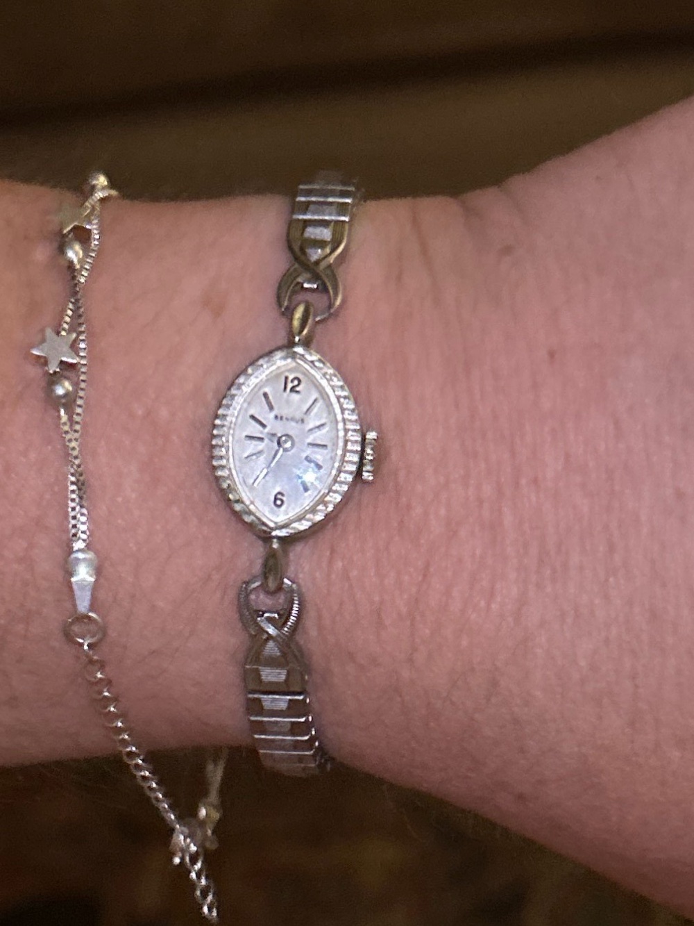Vintage BENRUS Ladies Silver-Tone Diamond Cut Braceler Watch BEAUTIFUL - EUC